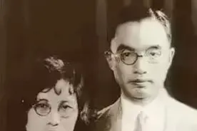 才女白薇：“生无家爱无果死无墓”，因恋小6岁诗人惹上花柳病图片