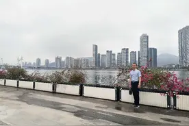 散文；时光静好，与君语。细水流年，与君同。繁华落尽，与君老。图片