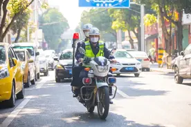 创城进行时 | 长泰县交警大队：加强执法力度 助力文明城市创建图片