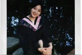 林妙可大学毕业！穿学士服变大美女，离开妈妈越来越美也时尚了图片
