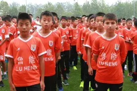 培养一个踢足球的孩子要花多少钱（1）：起底鲁能足校图片