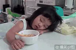 GIF合集：饿得睡不着，困得吃不下。哎，骑虎难下图片