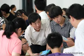 两个高考生，一个师范本科，一个电力专科，毕业后差距太大了图片