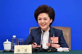 知名央视主持人，清华硕士毕业，外号“冰山美人”，今43岁仍未婚图片