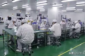长白班，免费吃住，月薪7000，我觉得工厂疯了图片