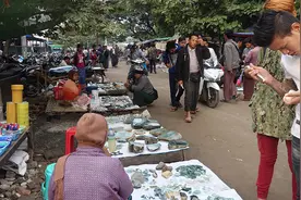 邻国地摊货，到了中国进入高档商场，价值不菲图片