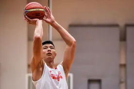 CBA现役五大大前锋，一哥易建联只能排在第五位图片
