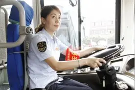 普通的公交司机，一个月能赚多少钱？视频封面