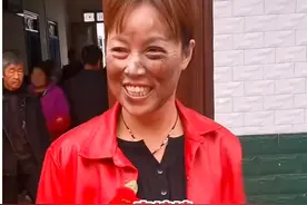 广州女子38岁当上“婆婆”，网友捂脸送祝福：同龄的我还没结婚图片
