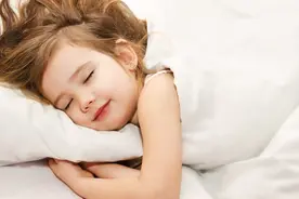 “最萌身高差”王祖蓝夫妇，他们小孩的身高是随父还是随母？图片