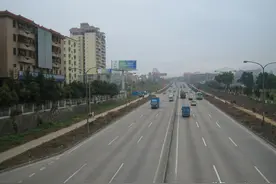 记忆中2007年时的深惠路，现在的龙岗大道图片