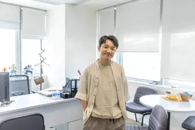 “首席创意官”王祖蓝大搞惜才政策，狂邀“前朝弃将”回归救收视图片