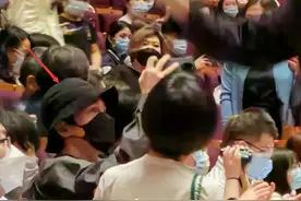 大大方方是友情，小心翼翼是爱情，胡歌薛佳凝什么状态还不懂？图片