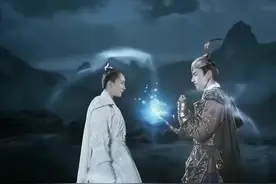 三生三世：当擎苍祭出东皇钟的时候，墨渊为何想到生祭东皇钟？图片