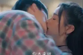 最新恋爱剧吻戏齁甜，不停解锁吻戏新场景，吻法太多，姿势百变图片