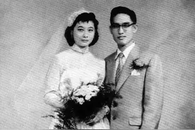 正面译稿，背面情诗，书呆子余光中用信纸撩到咪咪，网友：我酸了图片