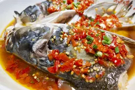 无辣不欢之剁椒鱼头，真的是超级鲜美的剁椒配上嫩滑的鱼肉，美味图片