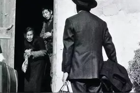 1989年，河南渑池出现一台湾腔男子，老母失声道：你不是牺牲了吗图片