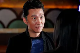 赵燕国彰：中考全县第二辍学，凭《插翅难逃》爆红，娶瑞典大美女图片