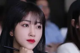 头发做柔顺还是拉直？三点区别要清楚，如何选择还要看发质图片