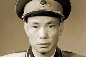 他是开国少将，其子是演员，专门演国军大人物？图片