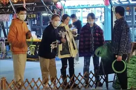 阿娇阿Sa被偶遇，生图不如素人，网友：阿娇又胖又矮看着不到150图片