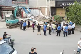 妨碍行洪？零容忍！大周拆除2处河道“违建”图片