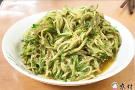 山东农村阿姨教你虾酱炒萝卜丝，取材两地特产，炒出不一样的味道视频封面