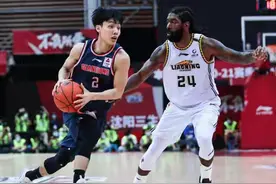 赵睿与威姆斯累到虚脱，杜锋为什么迟迟不上徐杰呢？图片
