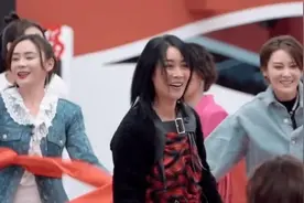 田震怒摔话筒，将那英逼到当众流泪，所有的矛盾不过是积蓄已久图片