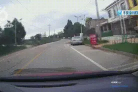 “人吓哭了腿都在抖”教练车“欺负”新手女司机？路怒还是另有隐情？图片