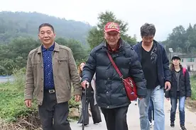 台湾老兵寻亲七十年，找到时重庆四个弟妹均已过世图片