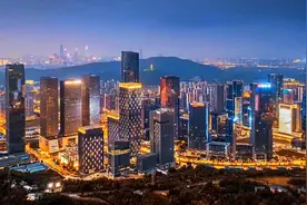 南宁五象新区夜景与白天，这城建不输一线城市图片