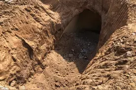西安长鸣路路面出现地面塌陷 网传古墓葬实为现代窑洞图片