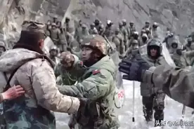 粗暴推搡我团长的黄种人面孔印度官兵是什么来头？背后很有故事图片