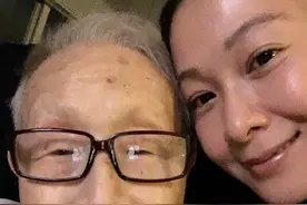 刘若英透露父亲于本周去世，享年92岁，谈及父亲哽咽落泪图片