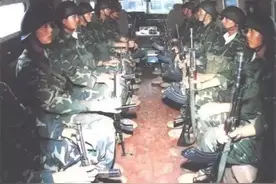 97年江西第一悍匪万光旭，独自对战37名军警，两小时后被当场击毙图片