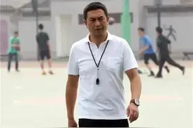 为了保护我们，体育老师打了流氓，报警后警察却说打得好……图片