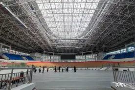 洛阳：全省首个标准自行车馆，“300岁”原木打造顶级赛道图片