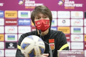 国足1:1逼平澳大利亚，李铁赛后火力全开：经历的一切太残酷，没人比我更了解国足图片