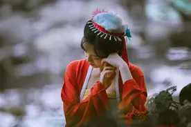武则天最温柔的一首情诗，只有28个字，翻译过来就是“我想你了”图片