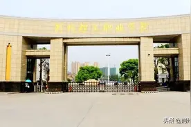 荆州两所高校合并图片