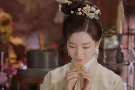 “母子恋”？戏里演“母子”，戏外是夫妻，夫妻恩爱还有个娃图片