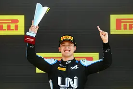 终于官宣！周冠宇成为中国首位F1正式车手，明年将征战F1图片