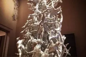 同一西方神斗题材的三个不同作品图片