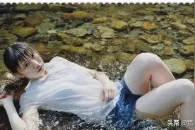 日本画家画了一幅“水中少女”，当放大10倍再看，人们都被惊艳了图片