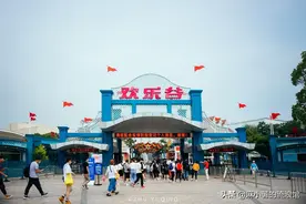 上海一座老牌游乐园，比迪士尼更受欢迎，集结国内三大过山车图片