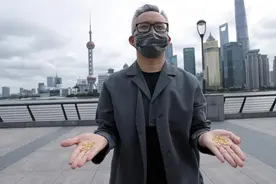 对话上海撒“黄金米粒”行为艺术者：一粒折合230元，怕哄抢没有扔在闹市图片