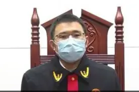 因妻子与健身教练有染，男子怒抄铁榔头将其打趴，法院：判刑四年图片