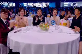 谢霆锋与王菲世纪同台！听到女友名字表情亮了，张柏芝罕见未更博图片